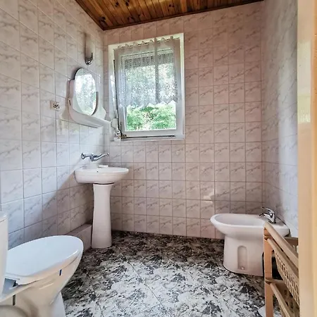 Duży Nad Jeziorem - 64 *